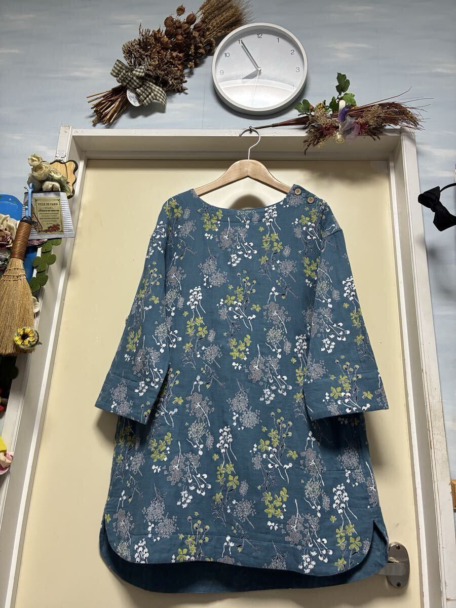 【新品】★ブルー系のお洒落な色合いで花柄プリントが素敵な揺ったりワンピース★サイズ/M拍卖