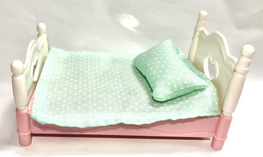 新品 ミニチュア ベッド 布団 枕 3点セット フィギュア ピンク×白 姫様風 水玉布団ドール ねんどろいど フィギュア ちいかわ インテリア拍卖