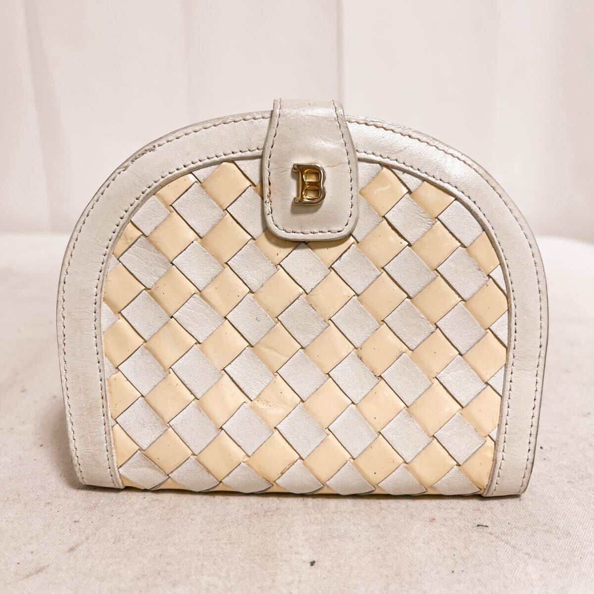 和851★ BALLY バリー レザー 折り財布 ウォレット 編み込み ホワイト ベージュ レディース拍卖