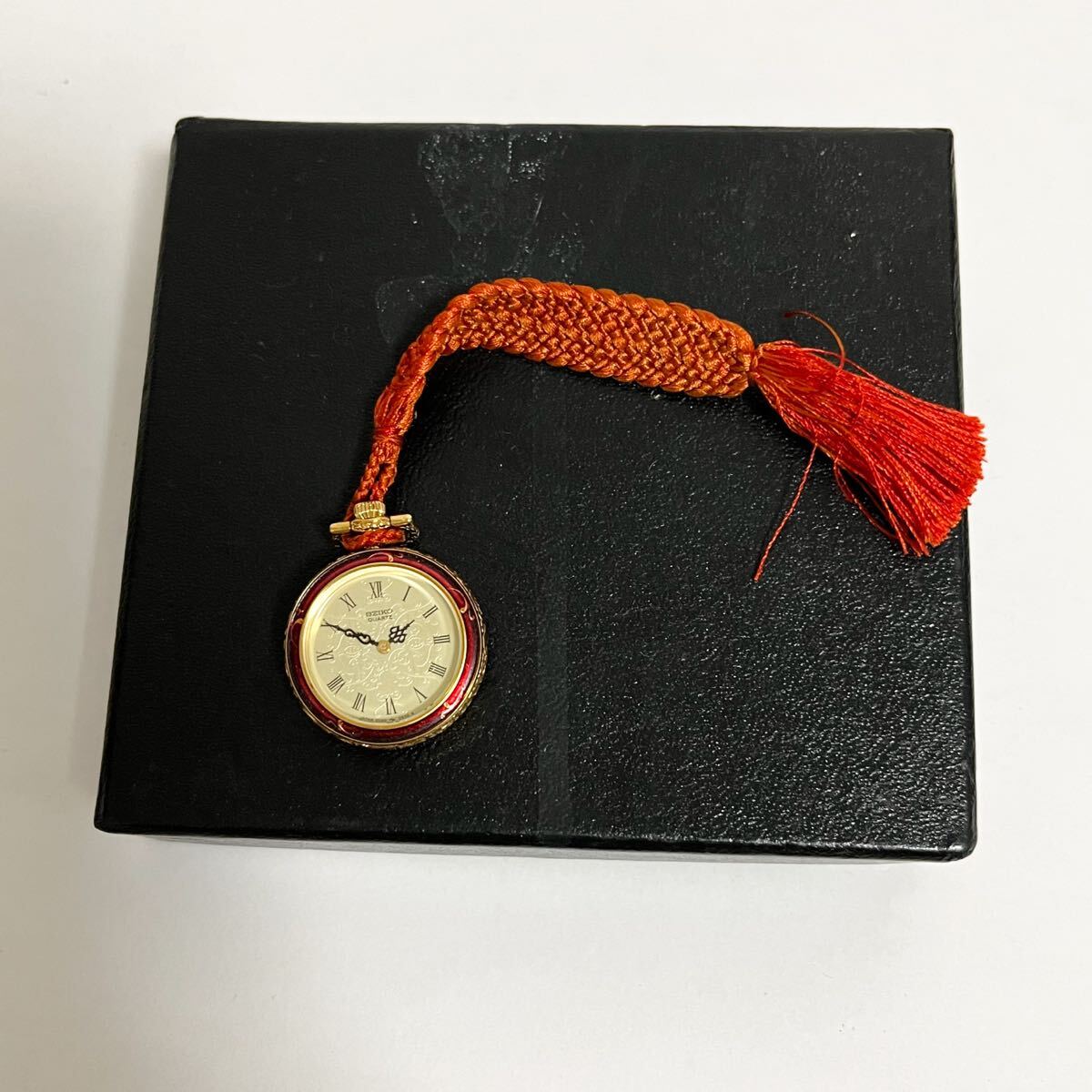 和851★ 箱付き SEIKO セイコー クォーツ 懐中時計デザイン ストラップ ウォッチ 2針 ゴールド レッド レディース拍卖