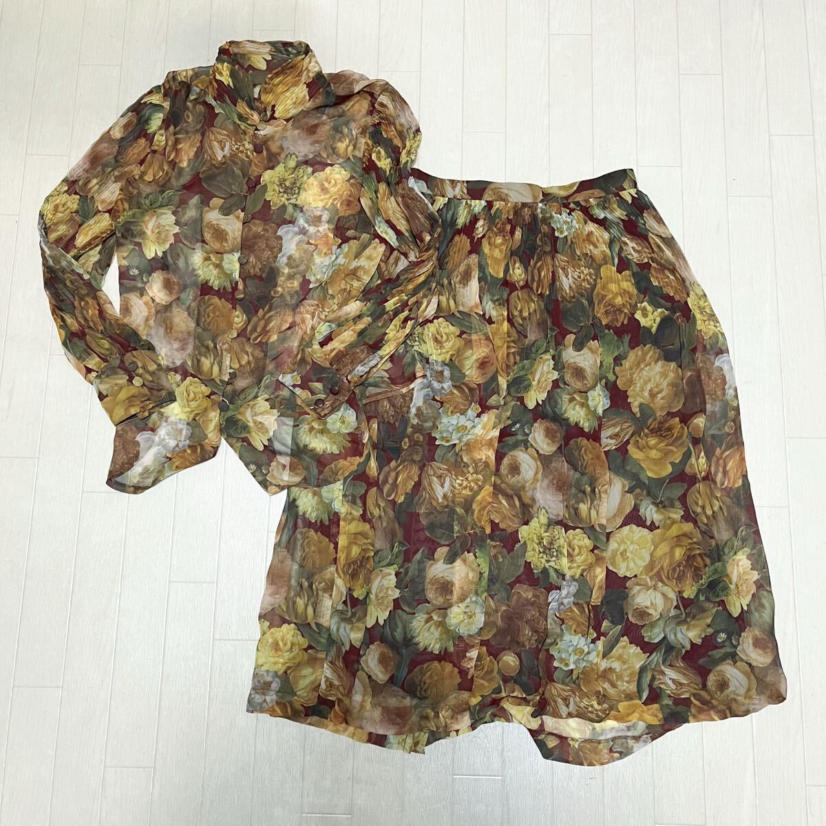 和853★② Leilian レリアン セットアップ シアーシャツ 長袖 ボタンシャツ フレアスカート 花柄 総柄 9号 カーキ レディース拍卖