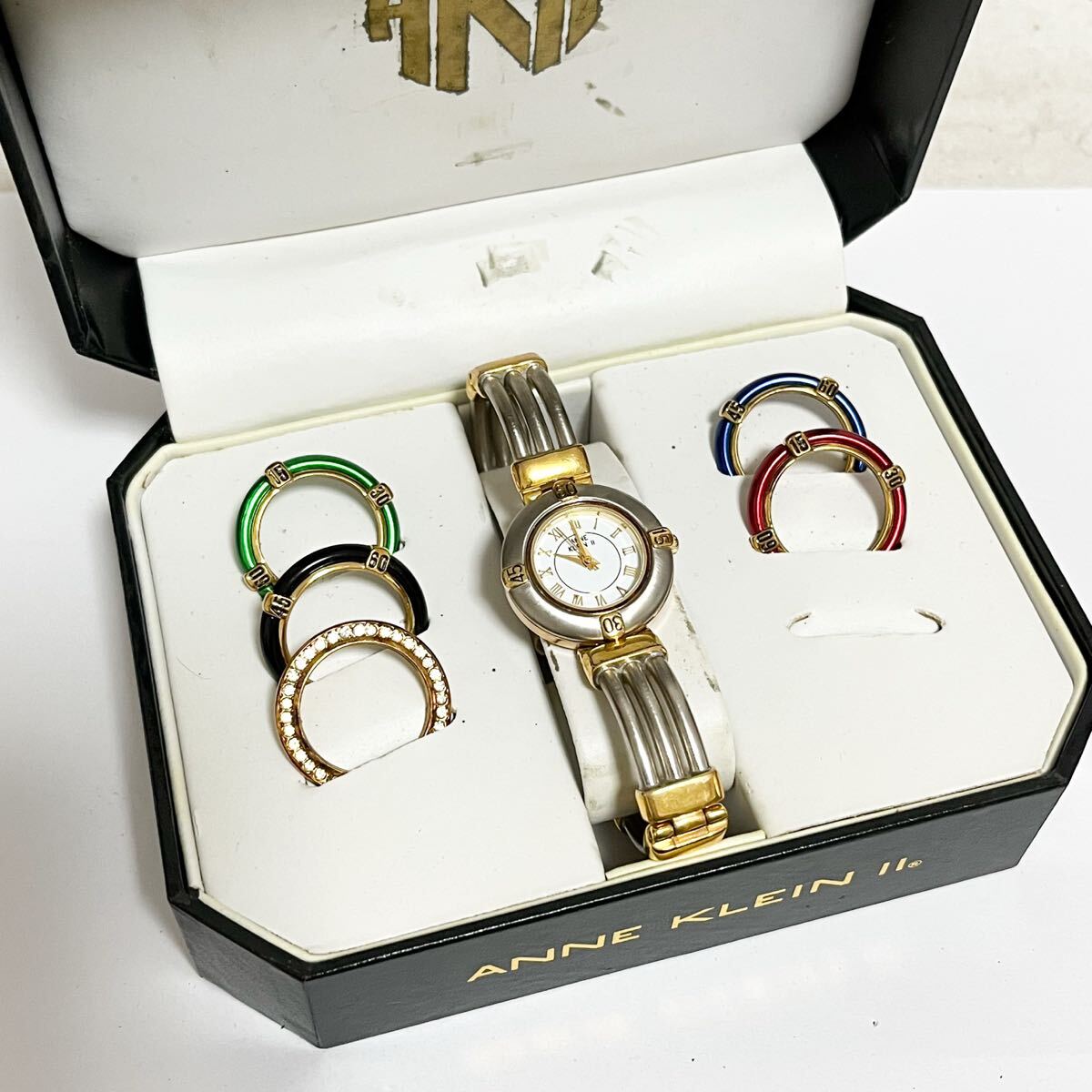 和854★ 箱付き ANNE KLEIN Ⅱ アンクライン クォーツ 腕時計 ウォッチ 3針 10/1847 ホワイト ゴールド レディース メタルバンド拍卖