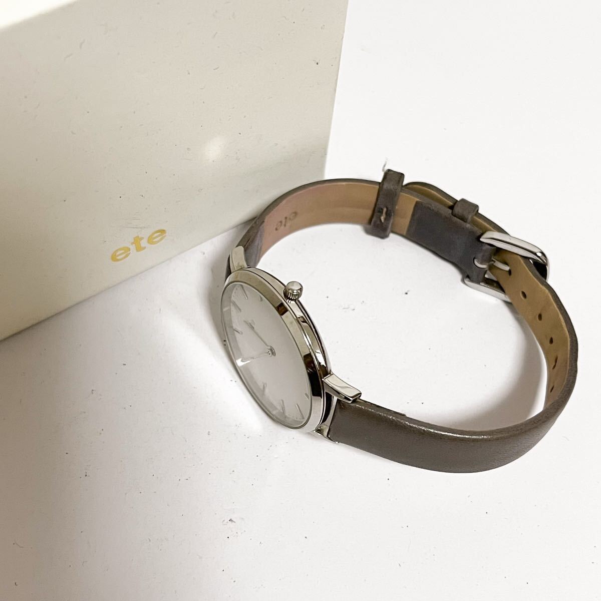 和854★ 箱付き ete エテ クォーツ 腕時計 ウォッチ 2針 ホワイト レザーバンド レディース拍卖