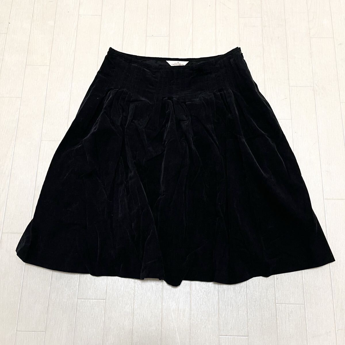 和856★ DA TRUSSARDI ダ トラサルディ フレアスカート 膝丈 コーデュロイ 40 ブラック レディース カシミヤ混拍卖