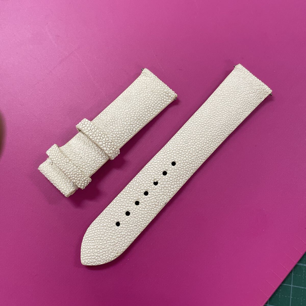 ホワイト レザーベルト 125-74 白 アイボリー ガルーシャ エイ スティングレイ 時計 ベルト 革 22mm 検 クロコ ヘビ 革拍卖