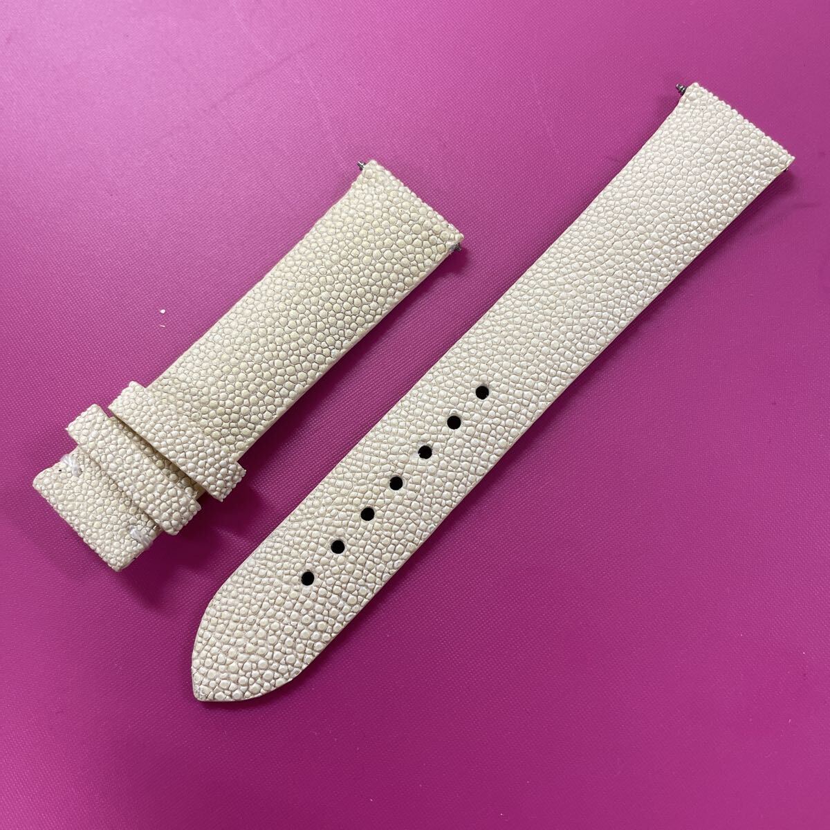 ホワイト レザーベルト 125-74 白 アイボリー ガルーシャ エイ スティングレイ 時計 ベルト 革 20mm幅 検 クロコ ヘビ 革拍卖