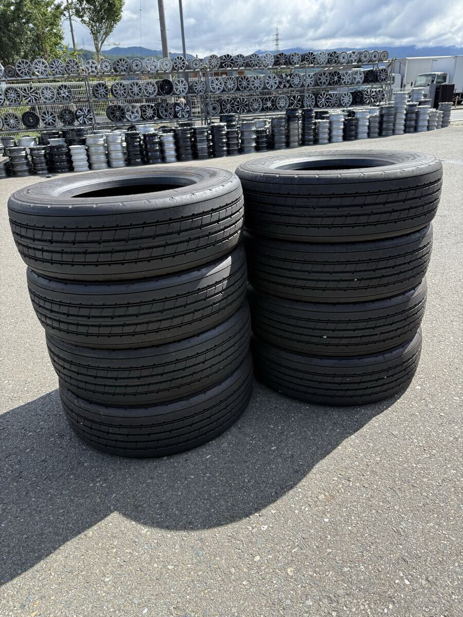 BRIDGESTONE R173 ブリヂストン バリ山中古8本トラックタイヤ 245/70R19.5 136/134J ほぼイボ付き 2024年 A拍卖