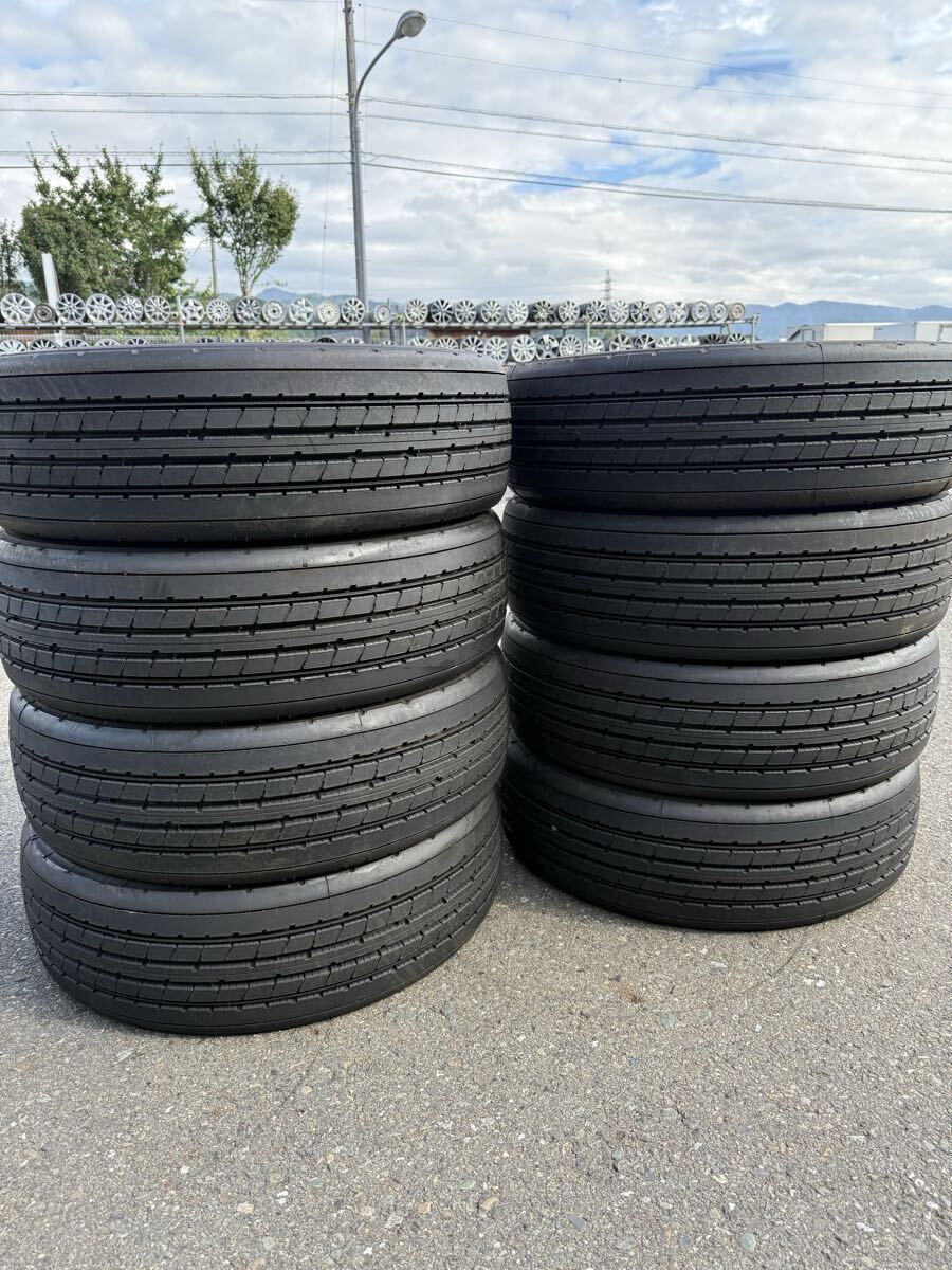 BRIDGESTONE R173 ブリヂストン バリ山中古8本トラックタイヤ 245/70R19.5 136/134J ほぼイボ付き 2024年 F拍卖