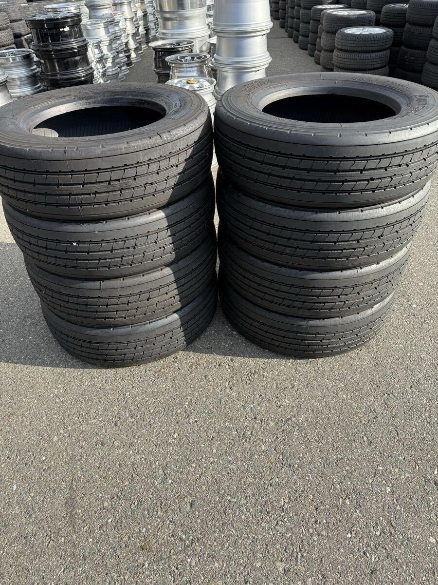 BRIDGESTONE R173 ブリヂストン バリ山中古8本トラックタイヤ 245/70R19.5 136/134J ほぼイボ付き 2024年 H拍卖