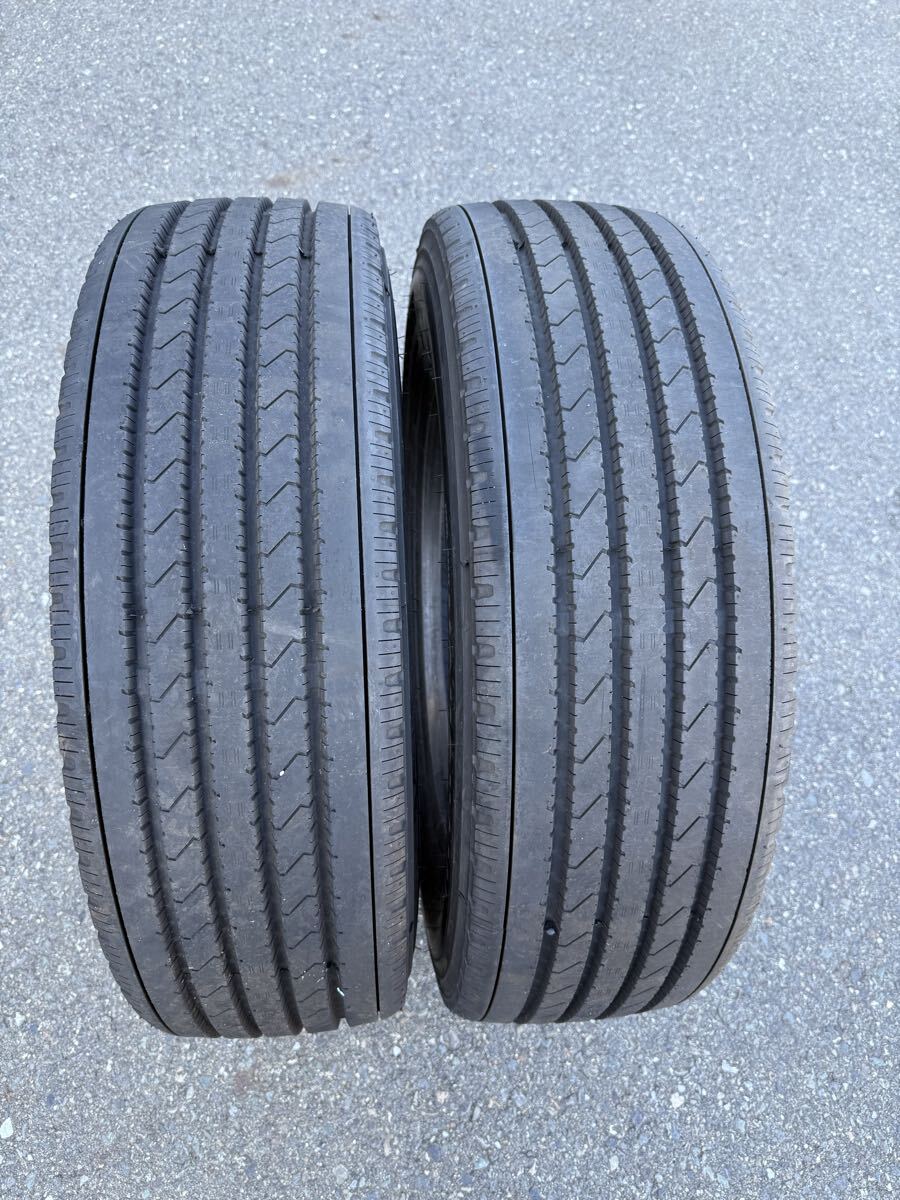 M YOKOHAMA RY427 中古トラックタイヤ2本 サマータイヤ245/70R19.5 136/134J 2024年 拍卖