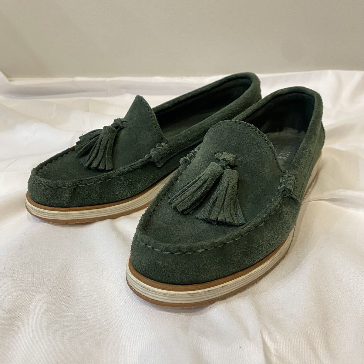 BEAMS タッセル スエードローファー モカシン24.5 グリーン タッセルローファ 靴 レディース拍卖