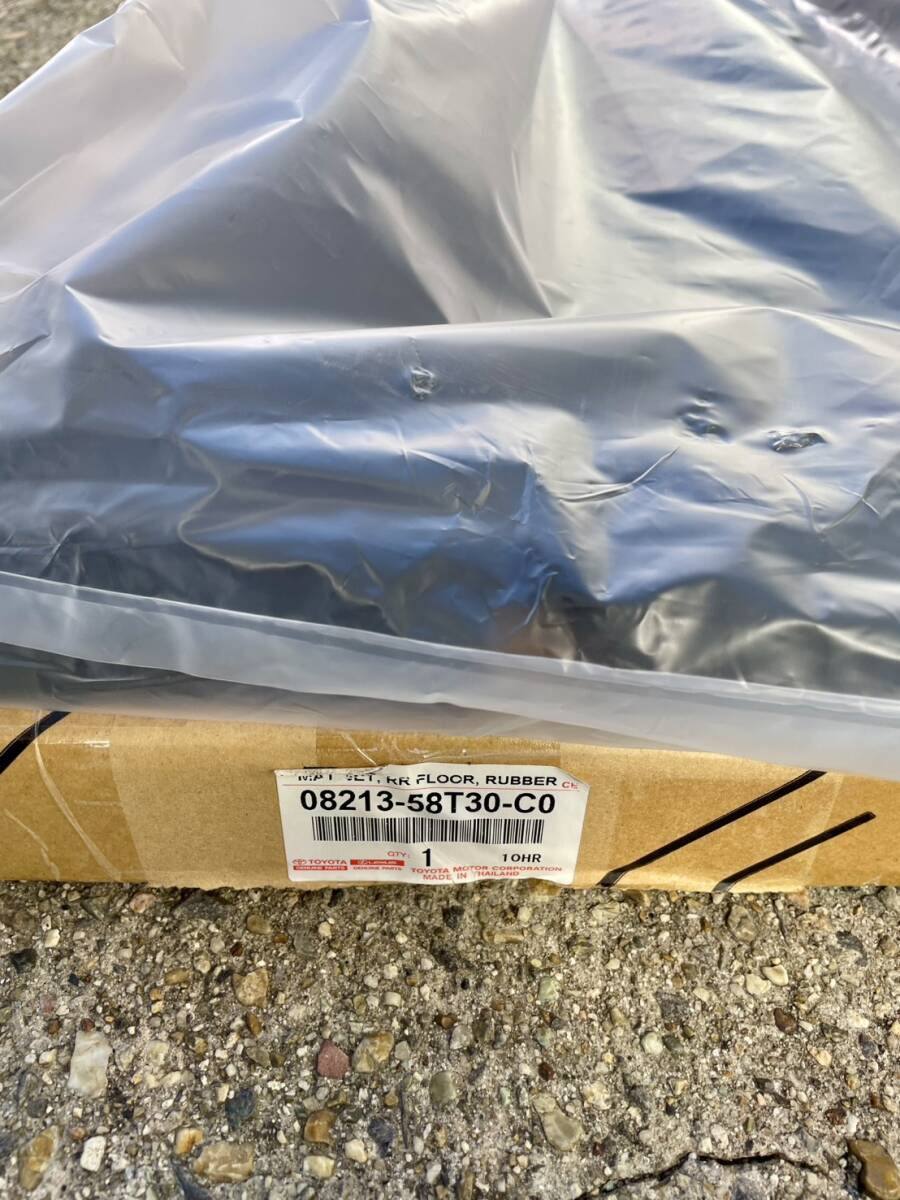 新品 レクサス LM500h version L(6人乗り) セカンドシートラバーマット 08210-58T30-C0 C2510002 未使用 LEXUS エルエム LEXUS拍卖