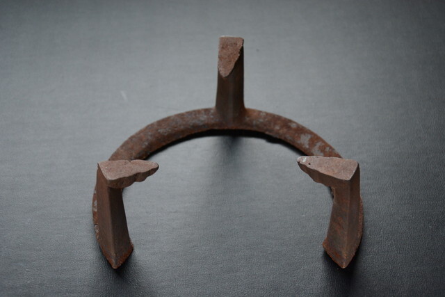 古い五徳 大振り 幅約2.5cm 検索用語→B10内茶道具茶釜火鉢アウトドアキャンプ拍卖