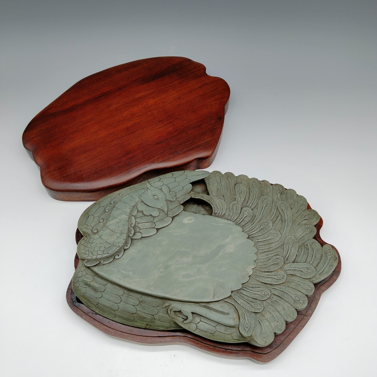 中国古玩 端渓硯 書道具 文房四宝 硯 唐物 石眼 漢詩彫り 在銘  古硯 唐木蓋拍卖