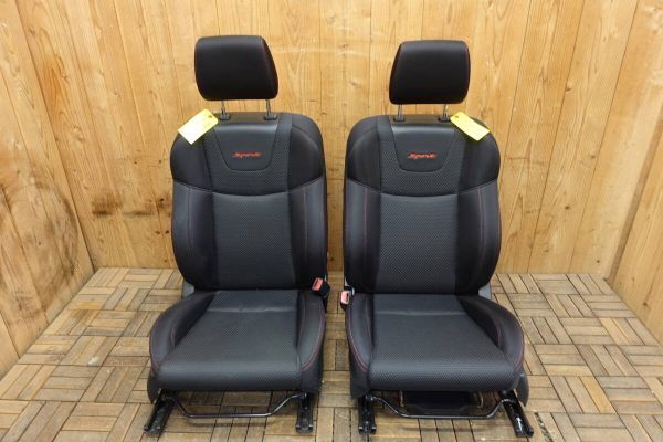 スイフト ZC32S フロントシート左右拍卖