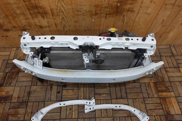 アクア NHP10 コアサポート【ラジエターコンデンサー電動ファン付】【事故車等のおこしにいかがですか?】拍卖