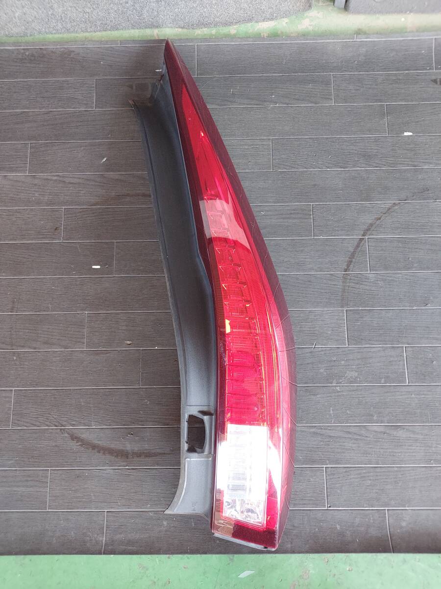 ★レンズ割れあり 即決 キャデラック CTS スポーツワゴン ABA-X322C 2012y 純正 右 RH LED テールライト テールランプ 20880100拍卖