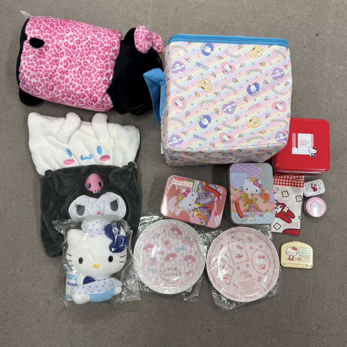 #14699 サンリオ関連グッズ キティ マイメロ クロミ おまとめ ぬいぐるみ お皿 入れ物 その他 現状品 長期保管品拍卖