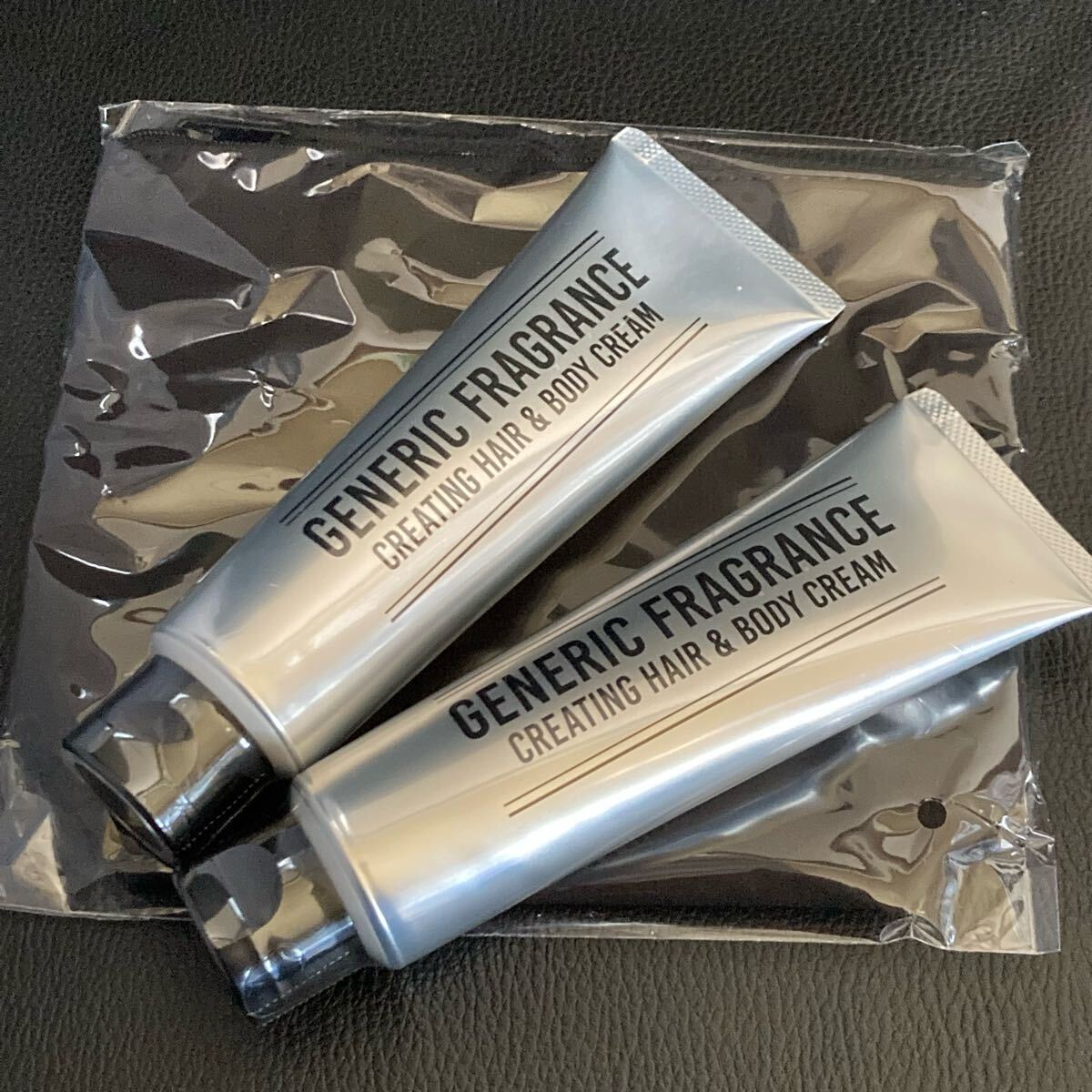 新品 ジェネリックフレグランス ヘアクリーム ボディクリーム 2本 ポーチ 1点拍卖