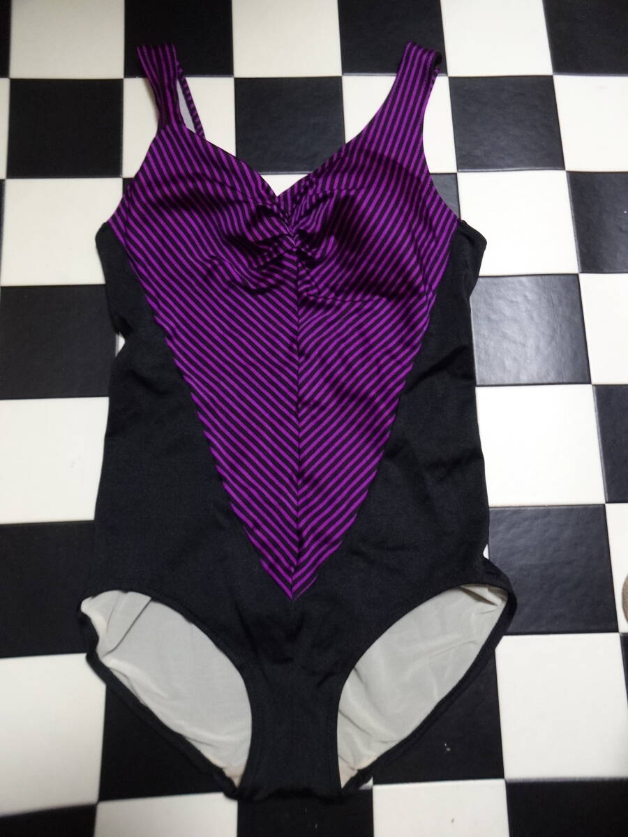 ワコール 女性水着ワンピース サイズ13L D7522 黒紫斜めストライプ 全体にメッシュネット拍卖