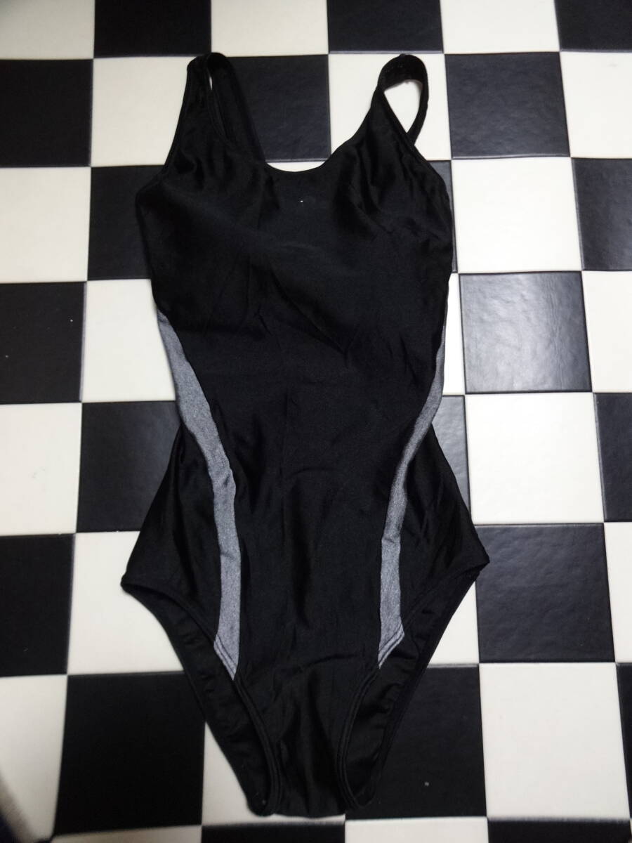 ellesse 女性水着ワンピース サイズM D7540 黒グレー ロゴ剥がれ拍卖
