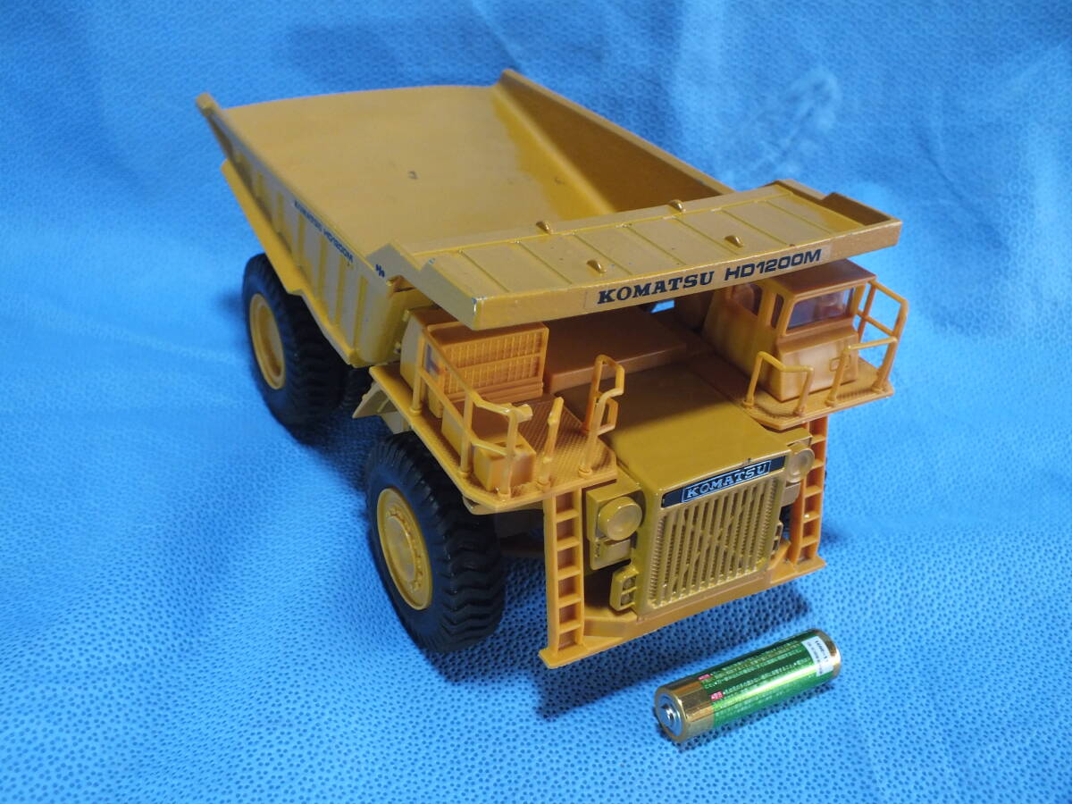日本製 大型ダイキャストミニカー ヨネザワ 1/50 スケール コマツ 大型ダンプカー HD1200M 小さな塗装欠け有拍卖