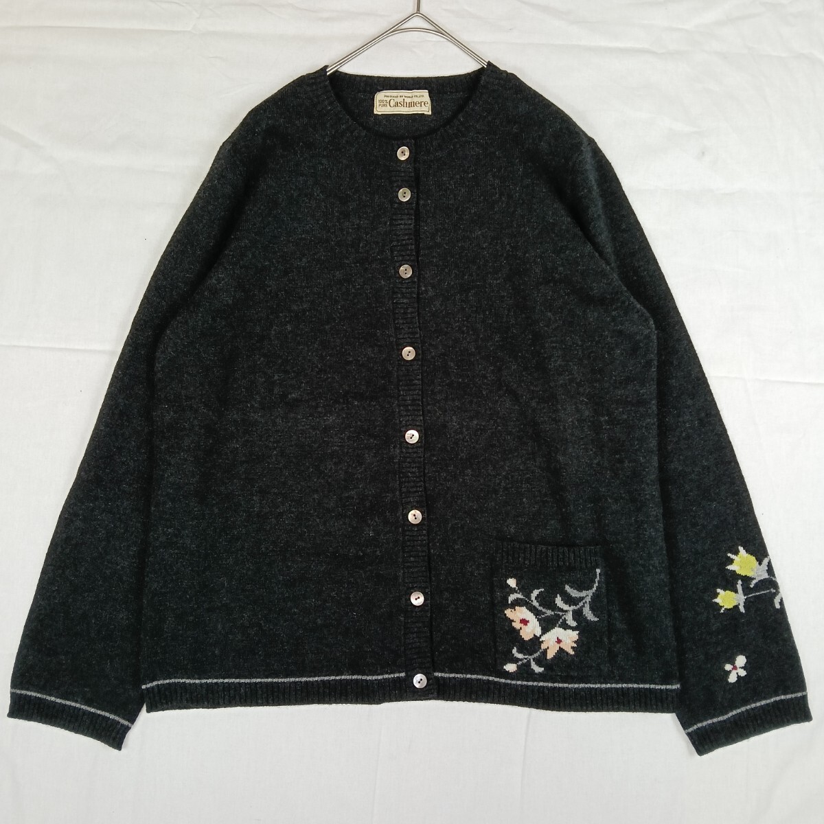 【カシミヤ100% 極希少XL】ピュアカシミヤ クルーネックニットカーディガン PURE Cashmere シェルボタン リブ フラワー 花柄 ブラック 黒色拍卖