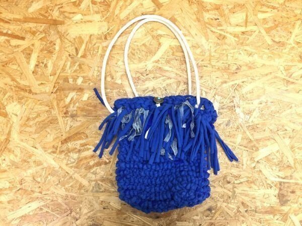 ボヘミアン 布編み 裂き編み フリンジ 肩掛けバッグ レディース コンチョボタン 青拍卖