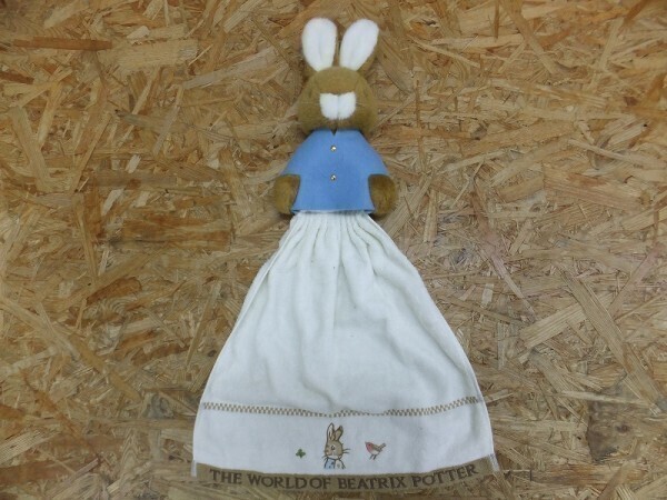 訳アリ新品 The World of Beatrix Potter ビアトリクスポターの世界 ピーターラビット ハンドタオル ベージュ 人形つきデザイン拍卖