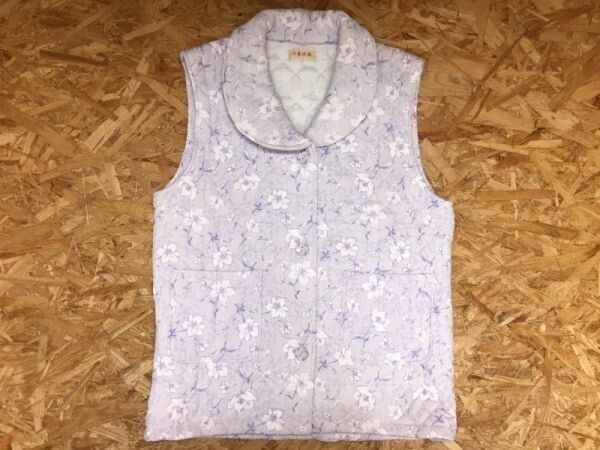 万葉浪漫 レトロ ボタニカル総柄 ラウンドカラー キルティングベスト 羽織 レディース コットン混合 L ラベンダー拍卖
