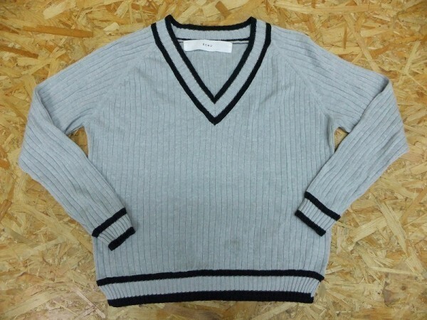 ECRU エクリュ レディース ラインリブ 麻アクリル Vネック 薄手 チルデンニット ニットセーター グレー拍卖