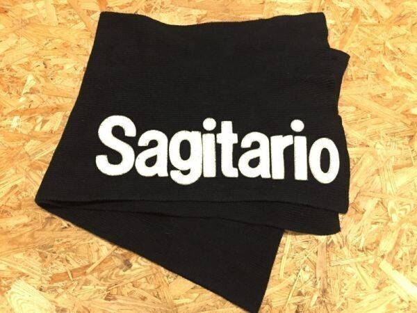 サジタリオ sagitario MEN'S COLLECTION シンプル 無地 大文字 ビッグロゴ フェルトワッペン ニットマフラー メンズ 黒拍卖