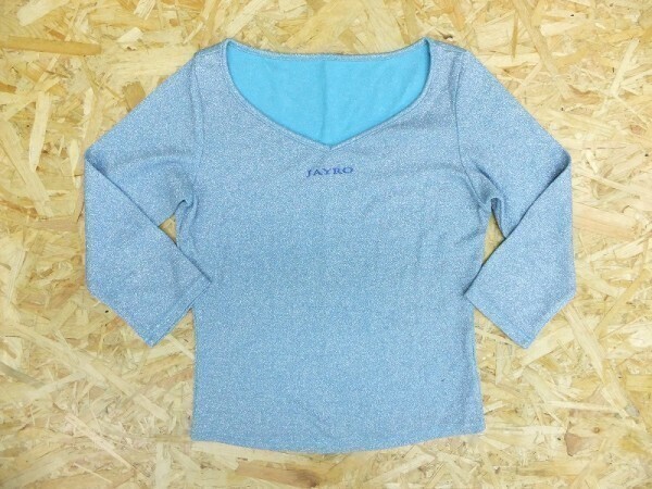JAYRO ジャイロ レディース 日本製 ロゴ刺繍 ラメ素材 七分袖カットソー デコルテ開き 青拍卖