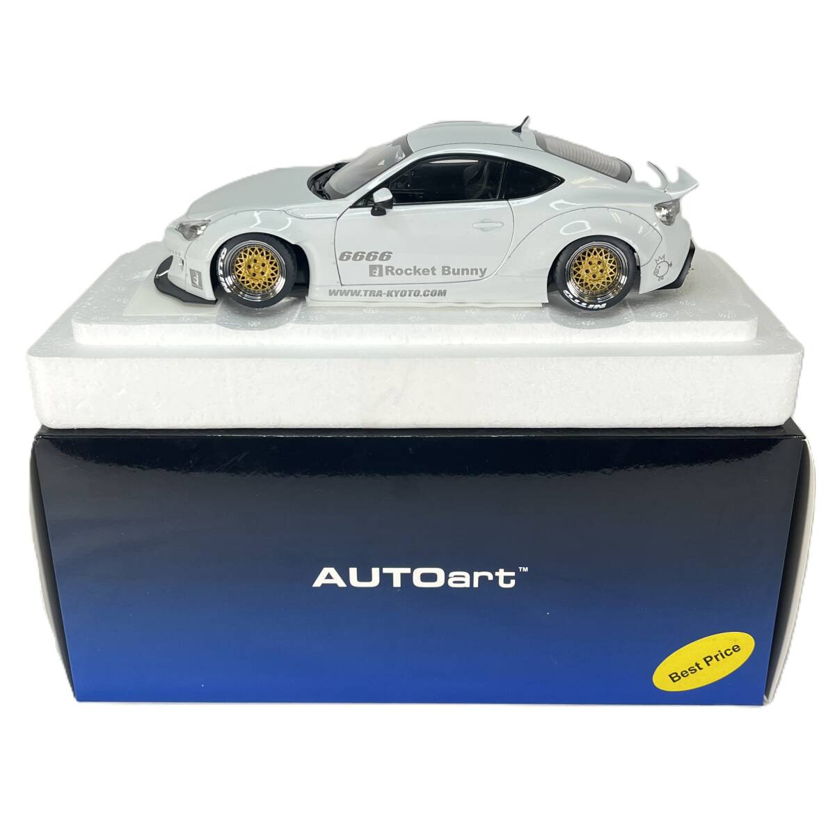 【中古品】AUTOart オートアート 1/18 ロケットバニー トヨタ TOYOTA 86 自動車 レーシングカー ミニカー 拍卖