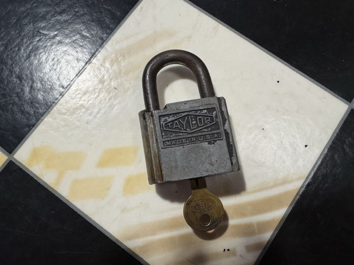 ハーレー 南京錠 パドロック ヘルメット ハンドル ロック パン ナックル ショベル アイアン エボ ソフテイル スポーツスター ビンテージ品拍卖