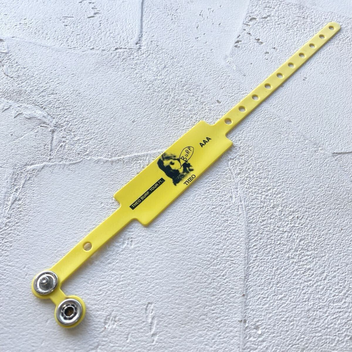 【新品未使用 アンダーカバー UNDERCOVERISM 2006SS T期 リストバンド 黄色 ブレスレット ライブパス フェス 架空バンド JUN TAKAHASHI】拍卖