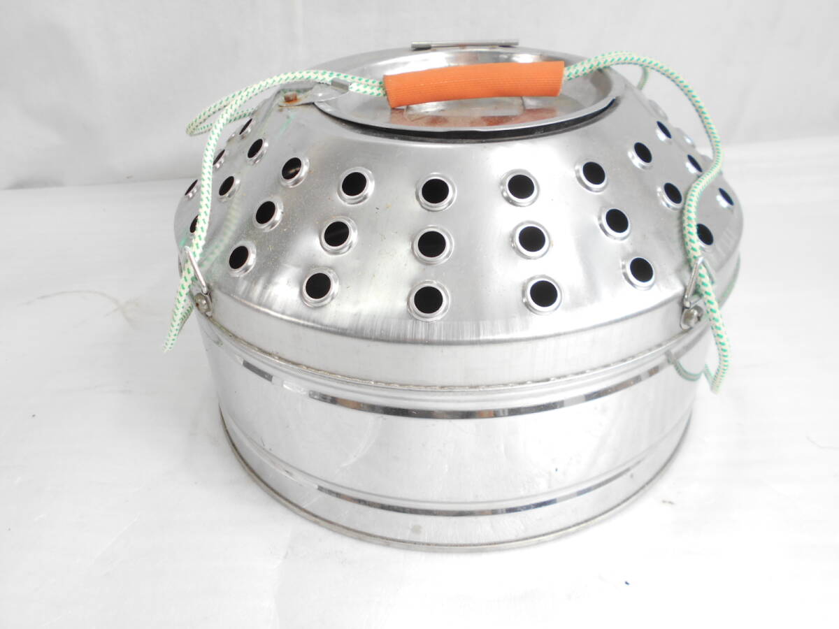 ● 25J134 ● 鮎オトリ缶 ● ステンレス製丸型 直径約27cm 仕掛け おとり缶 鮎缶 渓流 友釣り 川釣り アユ 釣り具 ● 現状品 ●拍卖