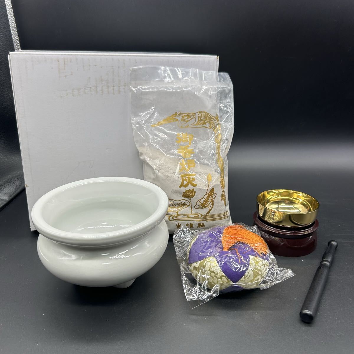 ミニ仏壇 簡易壇 おりん りん棒 香炉 香炉灰 白磁製 仏具セット オ19拍卖