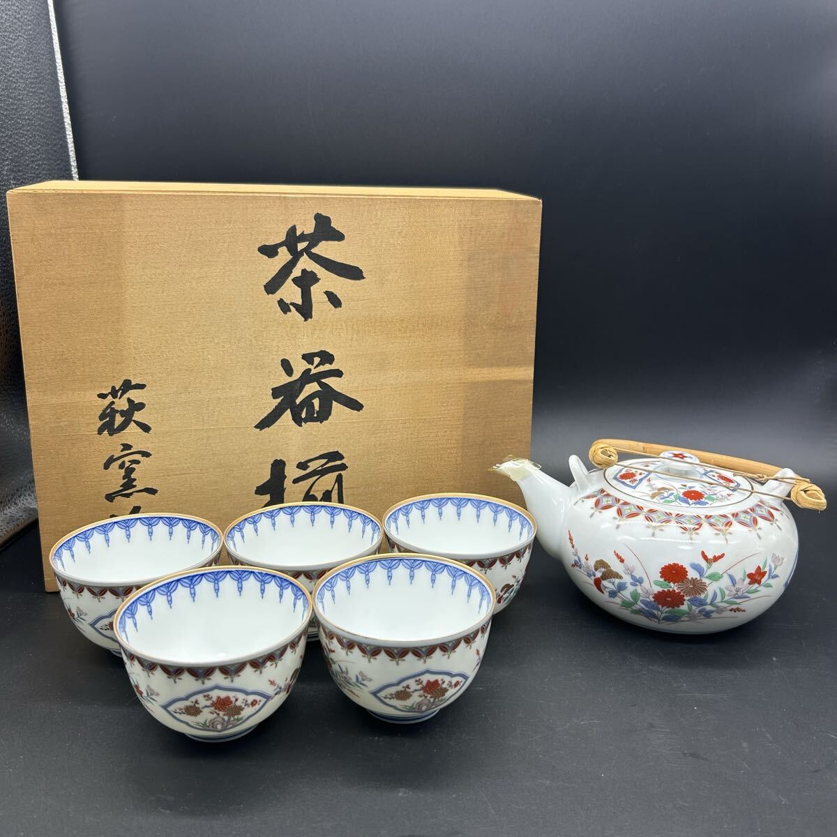 有田焼 萩窯作 金彩菊花 茶器揃 色絵 梅菊文 急須 湯呑 和食器 茶器 茶器セット オ22拍卖