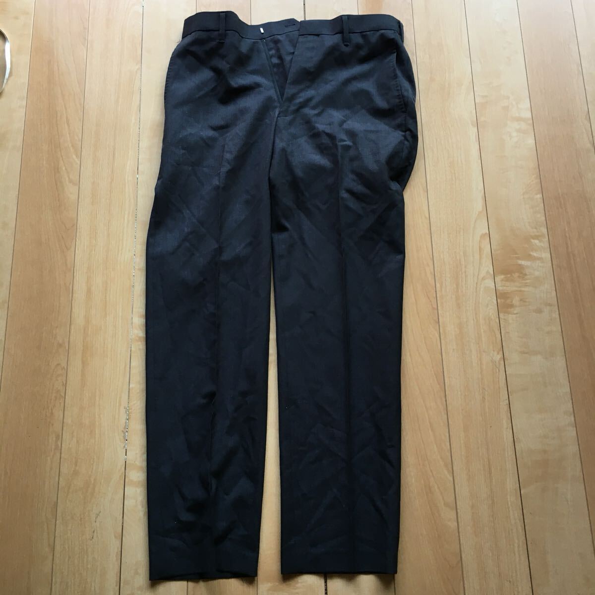 ユニクロ スラックスパンツ 241-1-83 メンズ ウエスト76cm ダークグレー拍卖