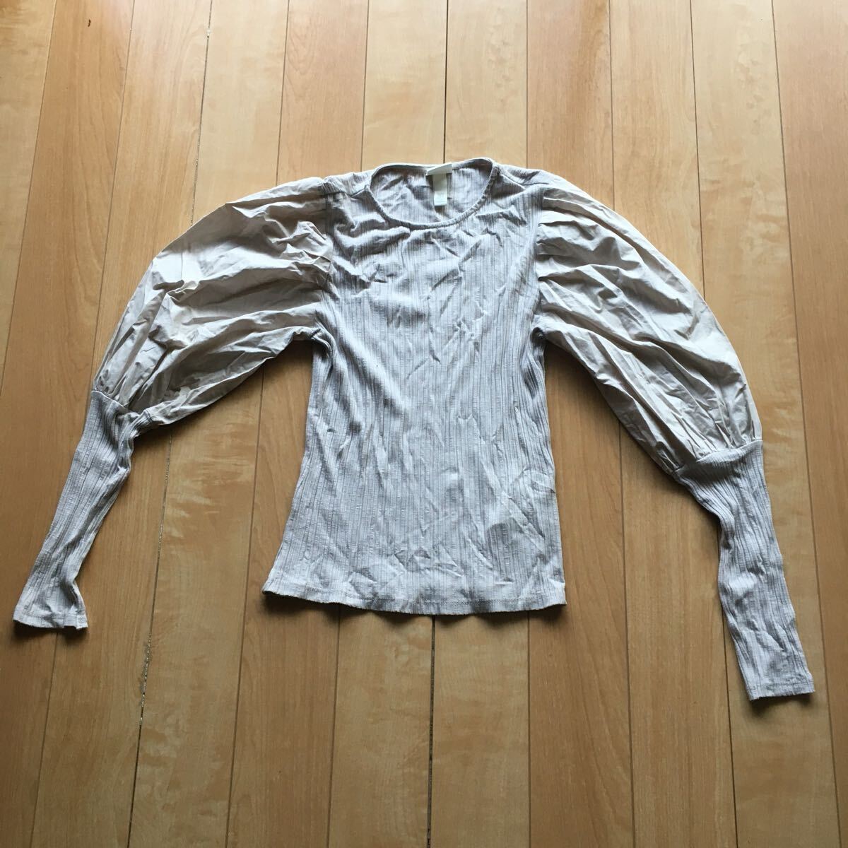 エイチアンドエム パフスリーブカットソー 237-1-79 レディース ベージュ ぽわん袖拍卖