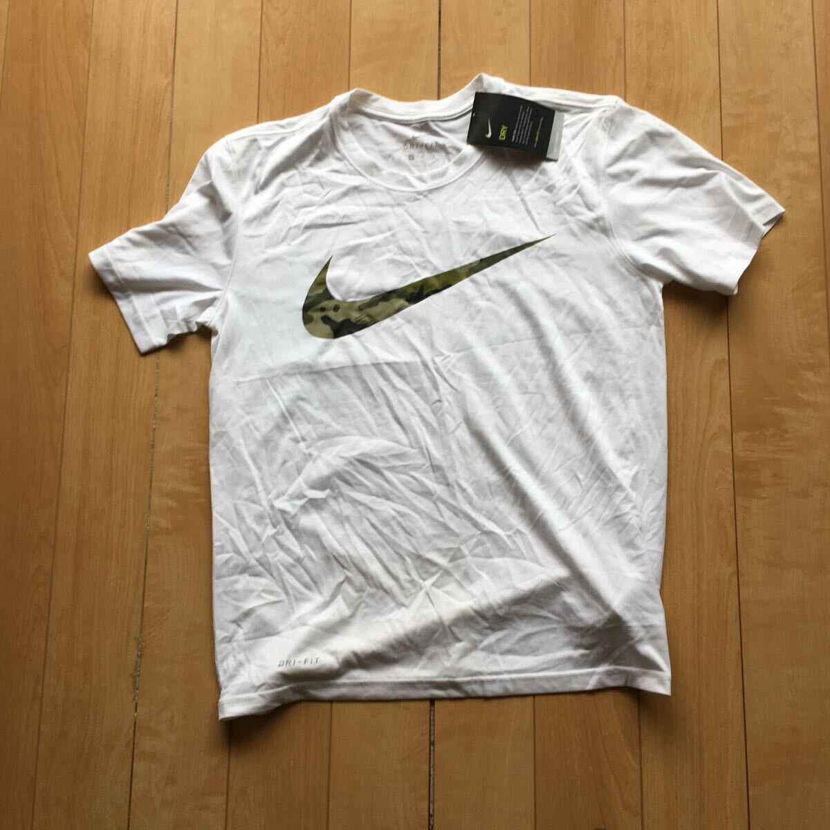 タグ付き ナイキ ドライフィット レジェンドカモスウォッシュTシャツ 242-1-80 メンズ M ホワイト 迷彩ロゴ拍卖