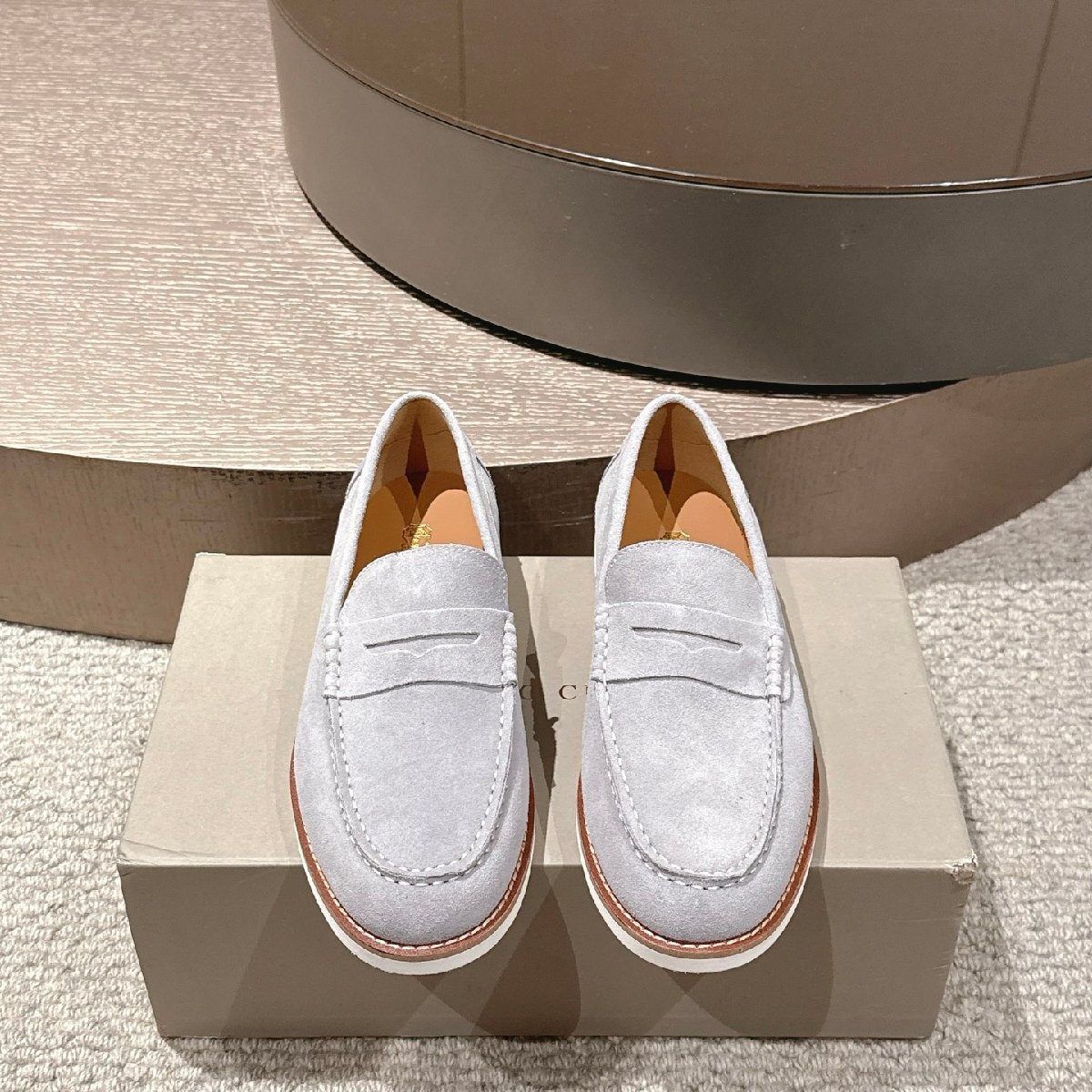 ライトグレー26.5cm ★送料無料★ブルネロクチネリ★メンズスエード ペニーローファー, ホワイトソール, カジュアルシューズ拍卖