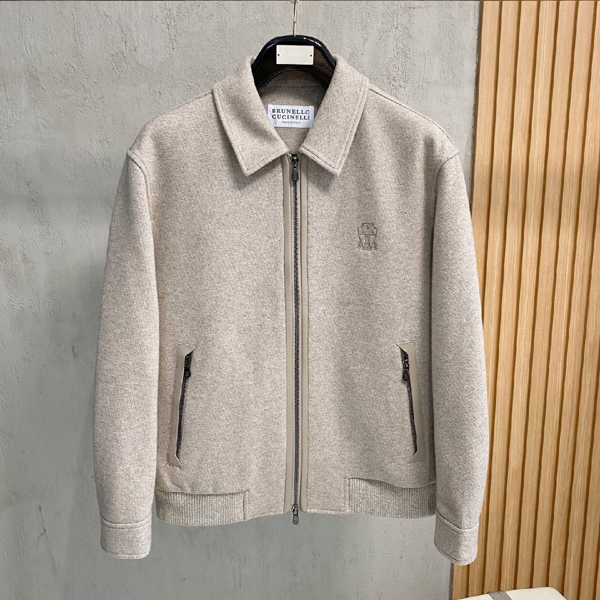 ライトグレーL★送料無料★ブルネロクチネリBRUNELLO CUCINELLI★メンズ高級ダウンジャケット, ジップアップカジュアル秋冬アウター拍卖