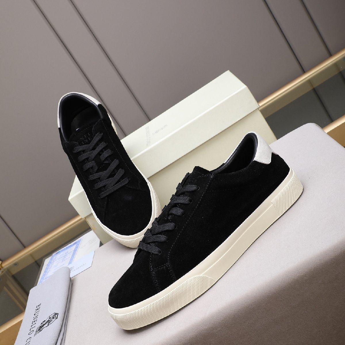 ブラック26.0cm★送料無料【新品】★ブルネロクチネリ★メンズスエードレザー スニーカー, 上質牛革アッパー, ラバーソール, カジュアル拍卖