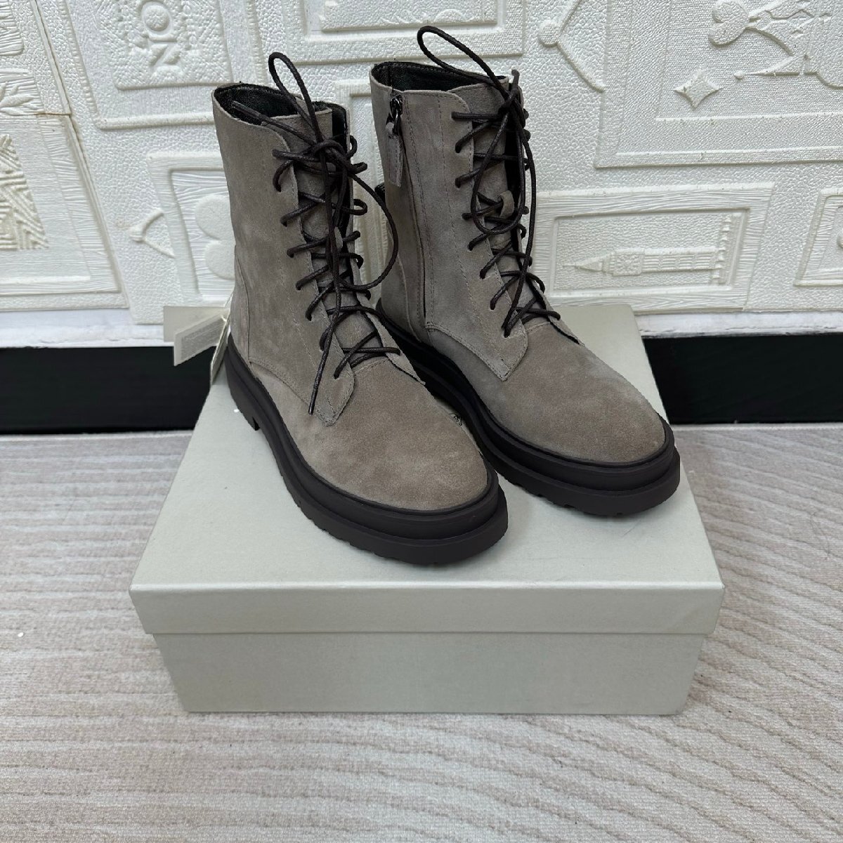 グレー24.5cm★送料無料★ブルネロクチネリレディース ショートブーツ、サイドゴア レースアップ、スエード、3cmヒール、2025年秋冬新作拍卖