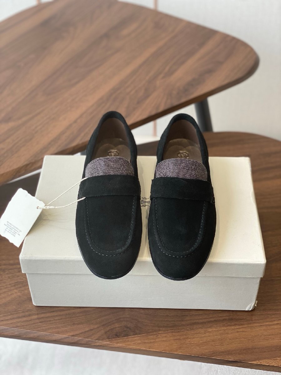 ブラック22.5cm★送料無料【新品】★ブルネロクチネリ★レディーススエード ローファー, メタリックストラップ付き, 本革ソール拍卖