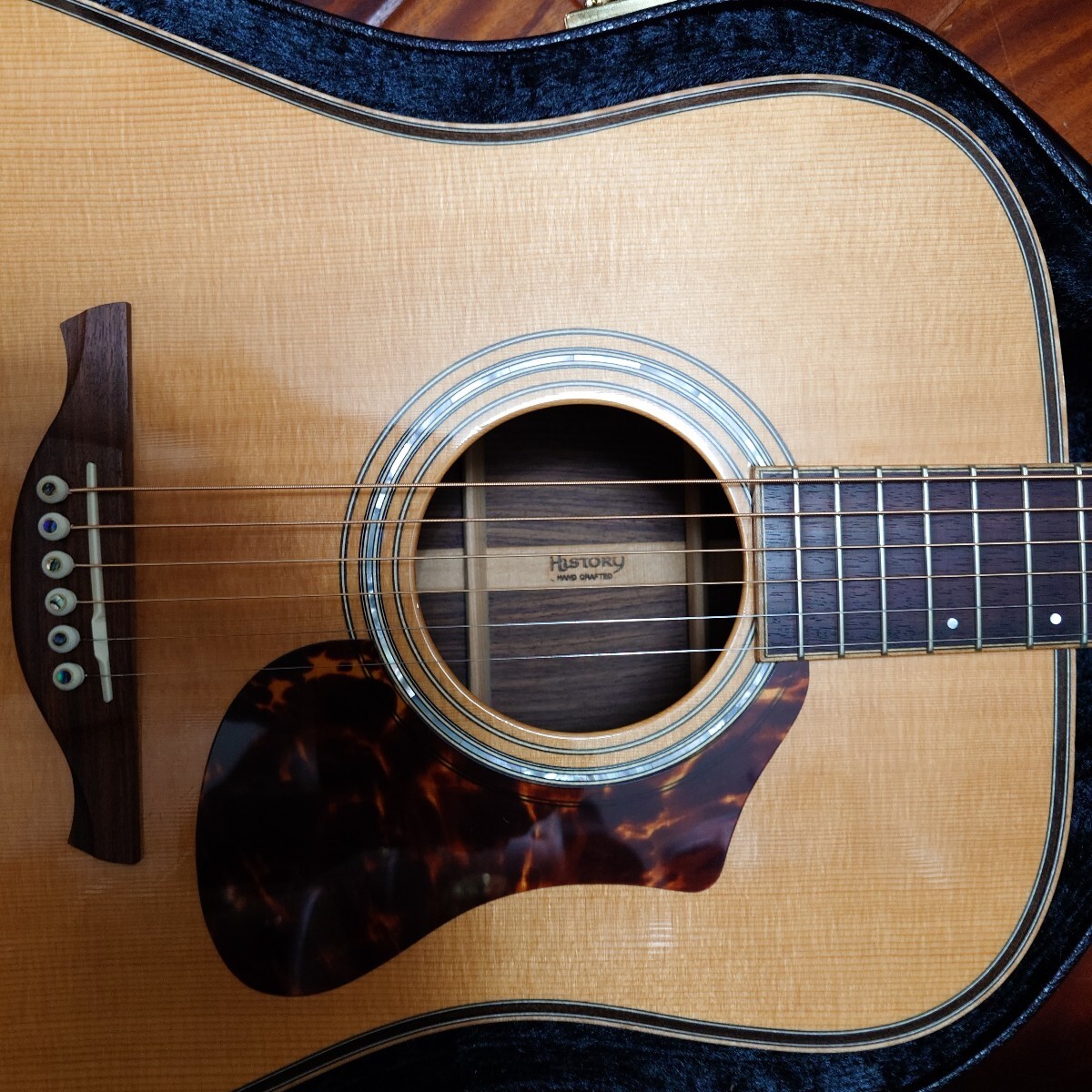 ヒストリー高級器 国産総単板 NTL3 現行品25万円 ほぼキズ無し 工房メインテ済 ゴト―Gペグ交換 バランスと音量のある鳴り 純正ケース付き拍卖