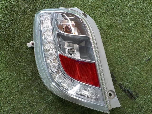 プレオプラス LA300F 左テールランプ ミライース共通拍卖