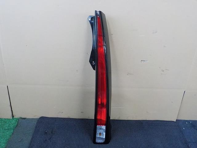 ムーヴカスタム L175S 右テールランプ 【個人宅宛発送不可】拍卖